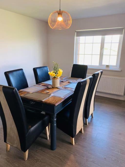 Villa Valley 3 Bedroom Retreat In Craigantlet Hills *